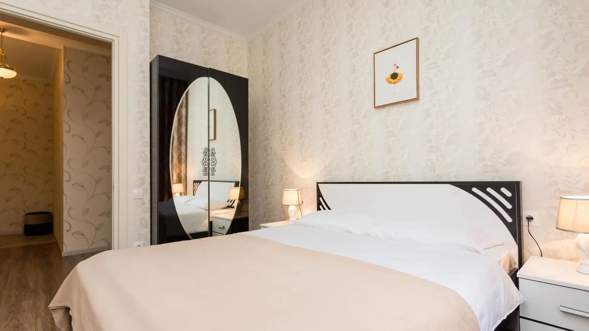 Fabulous Location Apartment Тбилиси