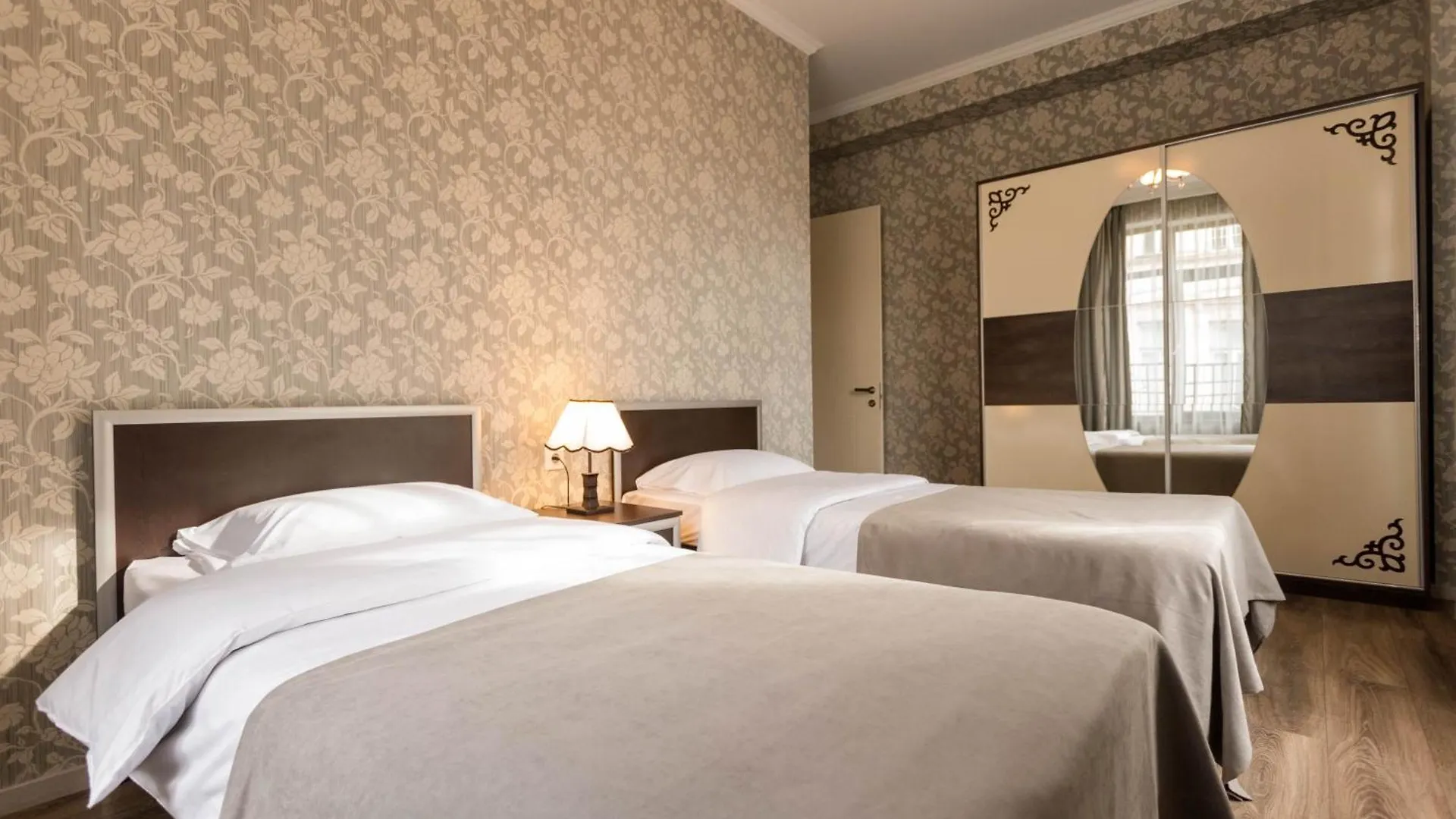 Fabulous Location Apartment Тбилиси