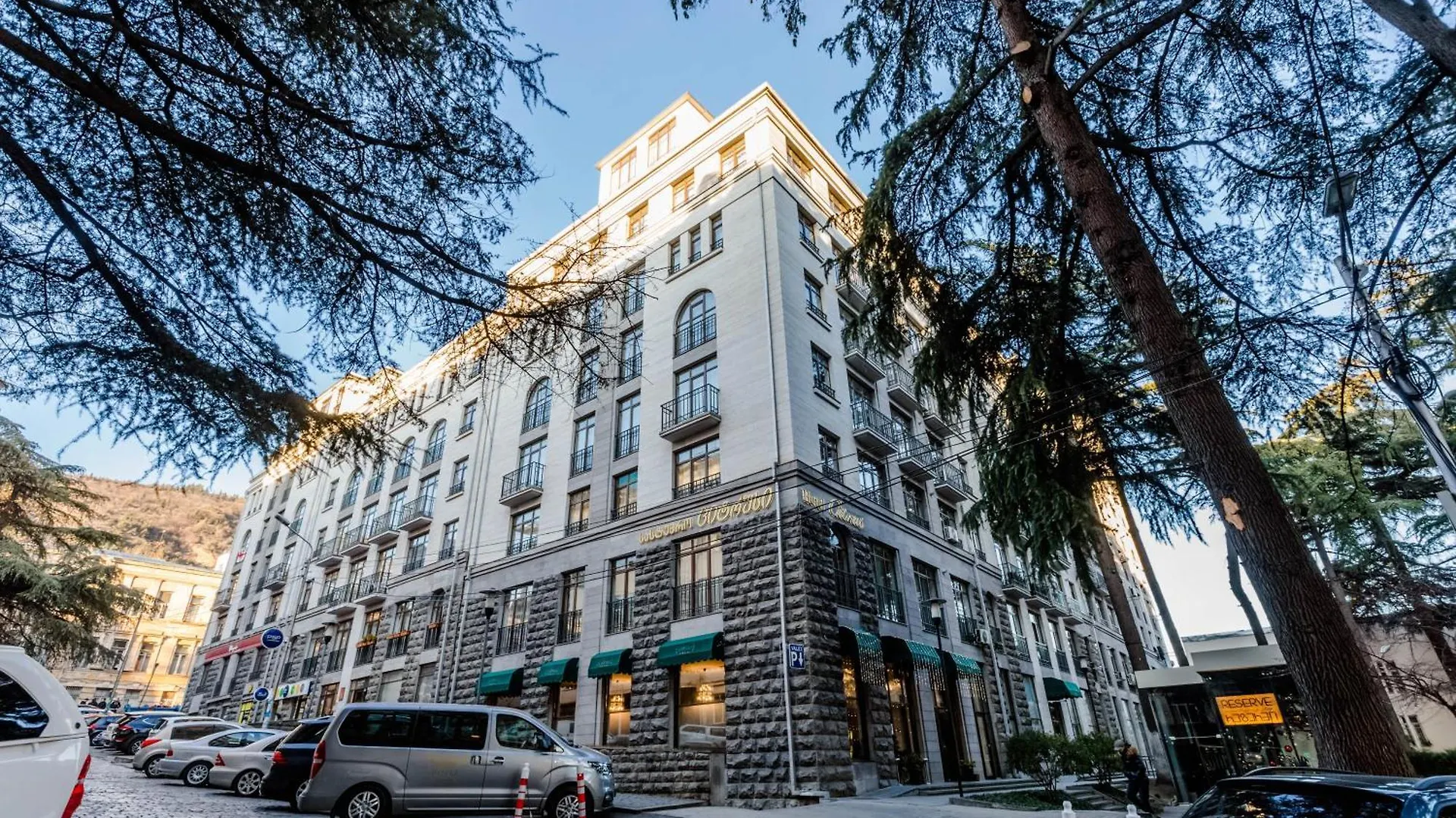 Fabulous Location Apartment Тбилиси